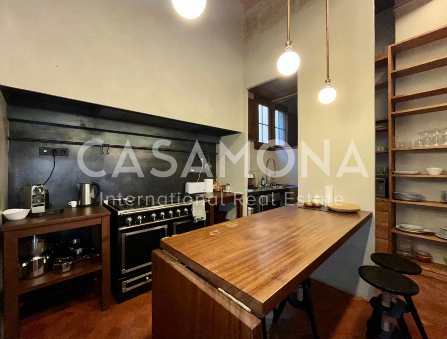 Live Like Royalty: 3-Bedroom, 2-Bathroom Historic Palace Apartment in El Born Live Like Royalty: 3-Bedroom, 2-Bathroom Historic Palace Apartment in El Born