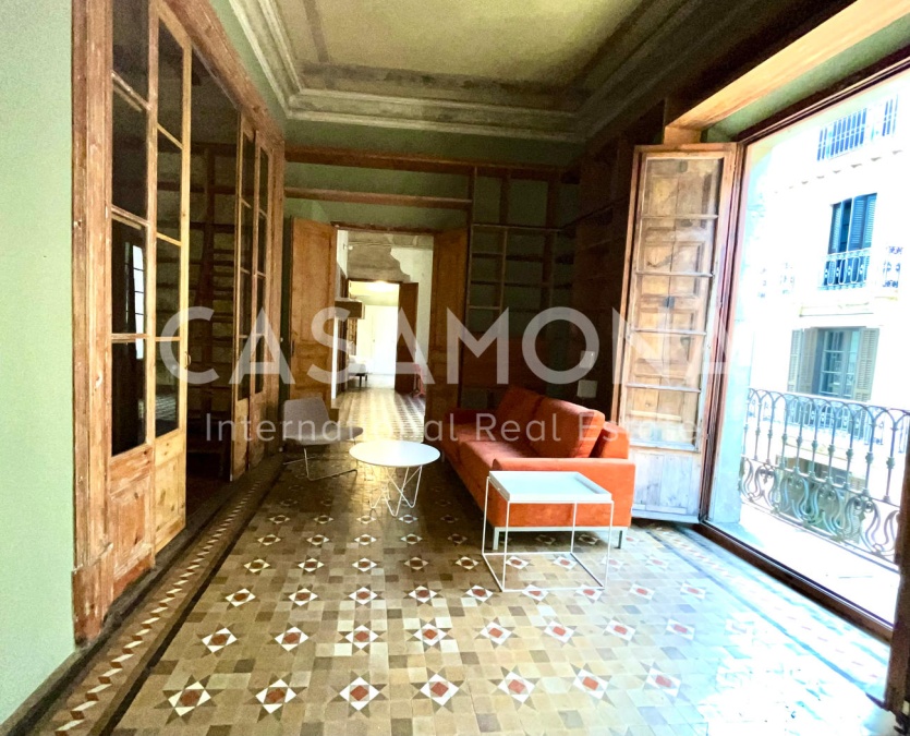 Leben wie ein König: 3-Zimmer, 2-Badezimmer historisches Palastapartment in El Born