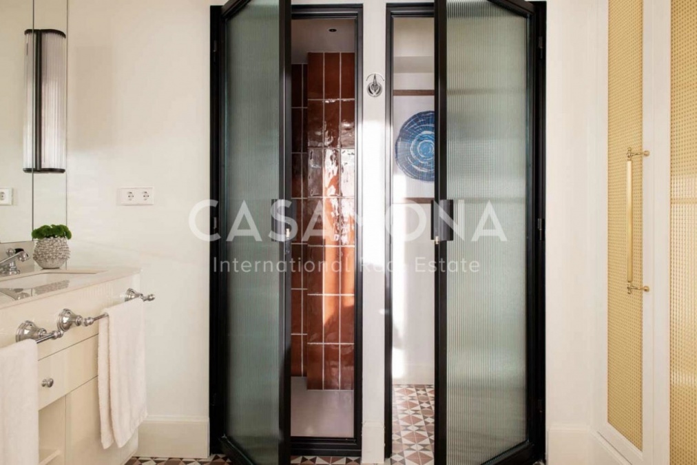 Unglaubliches, voll ausgestattetes Penthouse mit 3 Schlafzimmern in Passeig de Gracia