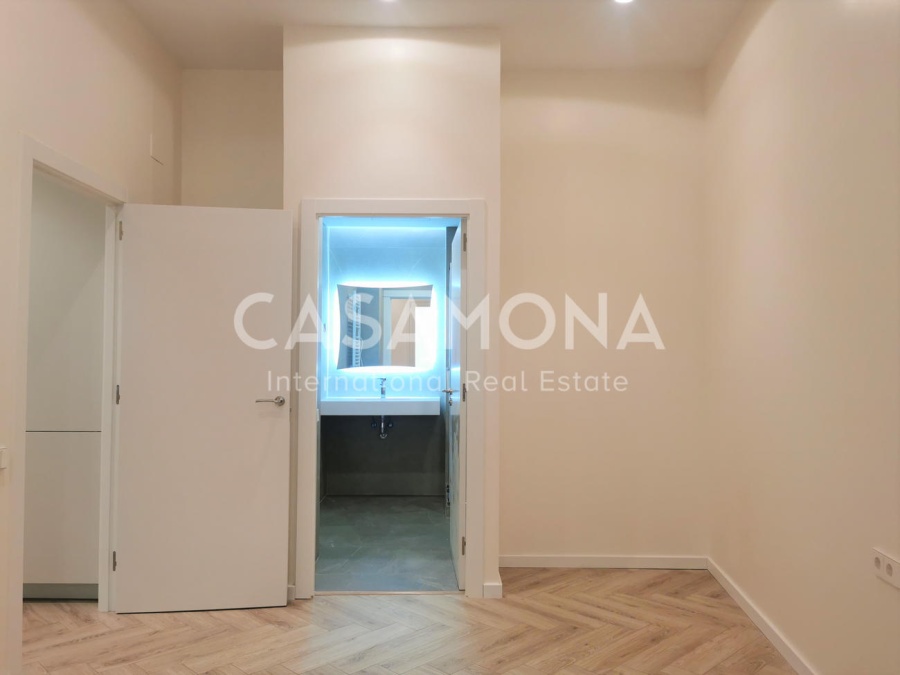 New Renovated Apartment on Via Laietana - great location - No Cedula 