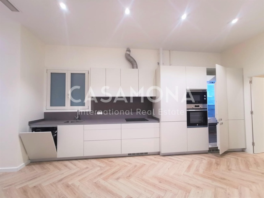 New Renovated Apartment on Via Laietana - great location - No Cedula 
