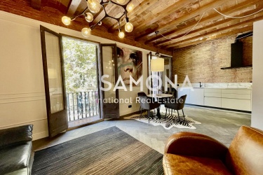 (SOLD) Fully-Renovated 3 Bedroom Apartment with Catalan Features in Eixample