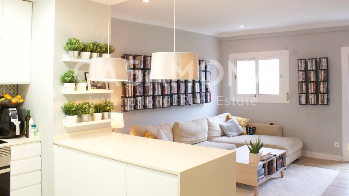 (VENDIDO) Luminoso y espacioso apartamento dúplex de dos dormitorios en Diagonal Mar con encantadora galería