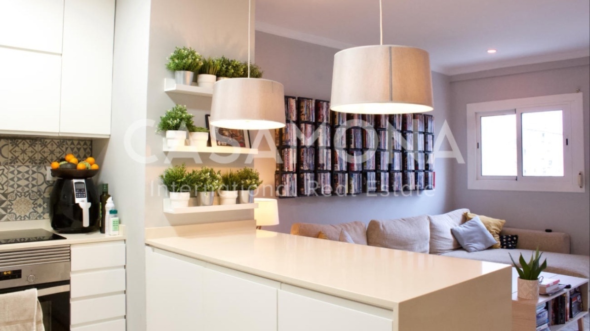 (VENDIDO) Luminoso y espacioso apartamento dúplex de dos dormitorios en Diagonal Mar con encantadora galería