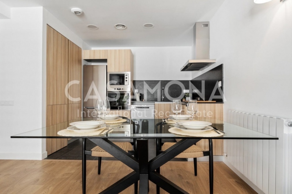 Apartamento moderno y elegante en Gracia con balcón privado