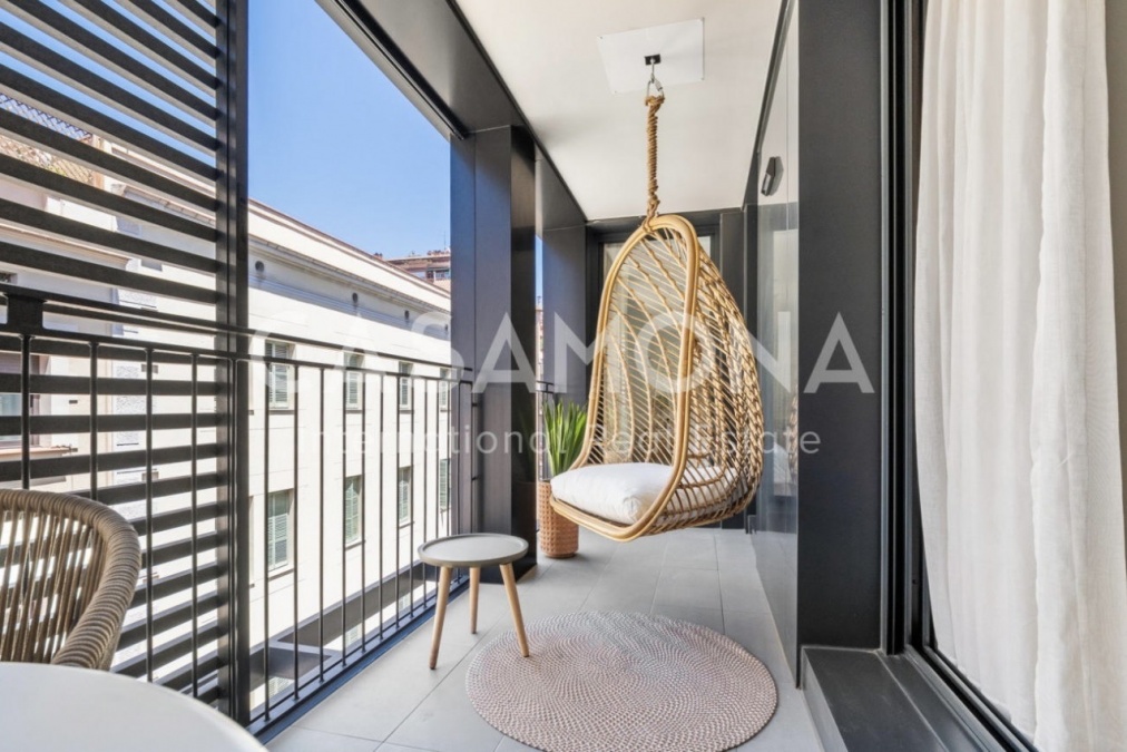 Apartamento moderno y elegante en Gracia con balcón privado