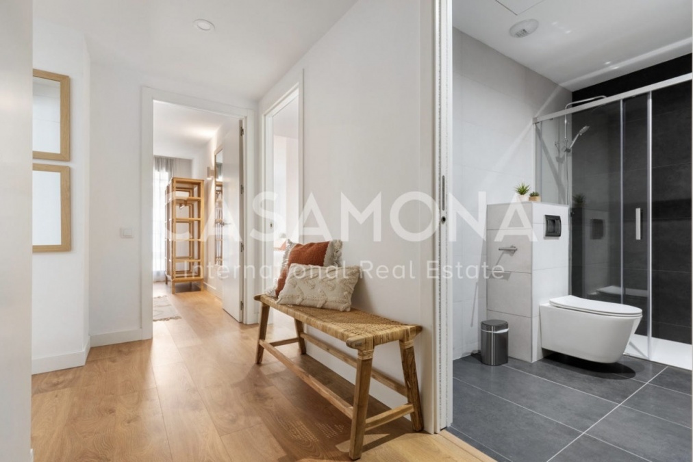 Apartamento moderno y elegante en Gracia con balcón privado