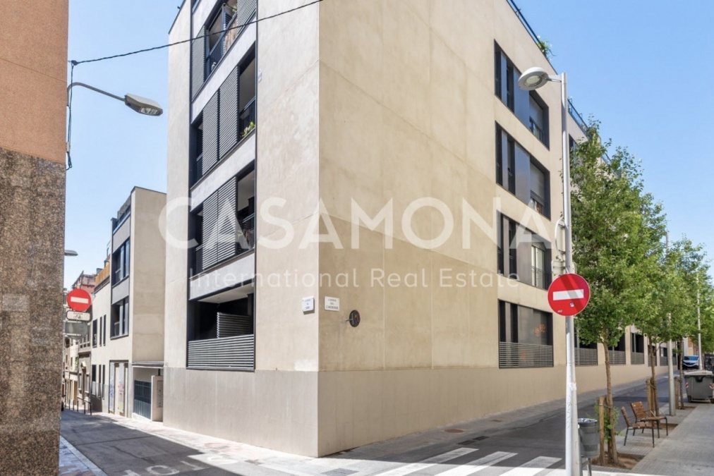 Apartamento moderno y elegante en Gracia con balcón privado