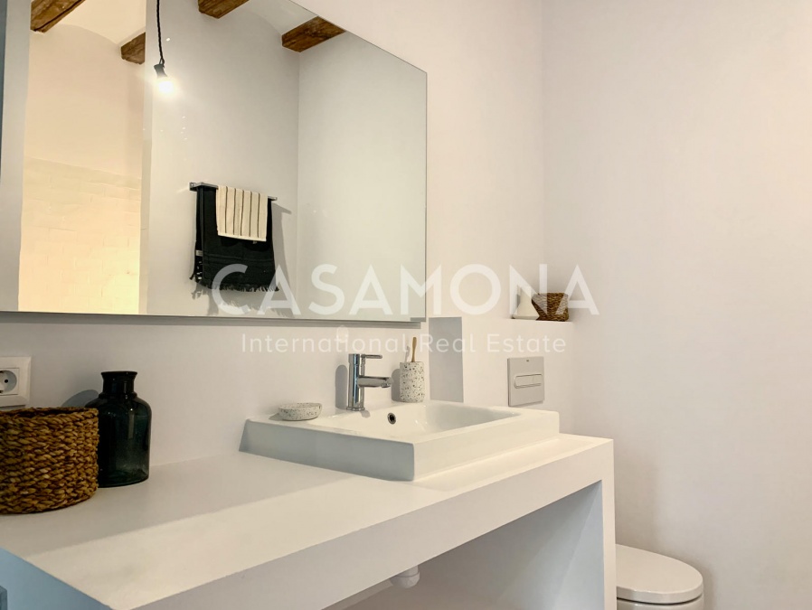 VENDU Appartement Boho-Chic El Born récemment rénové avec ascenseur et joli balcon