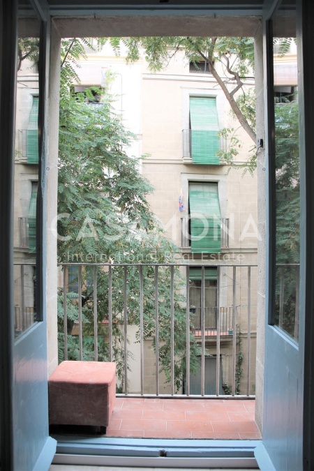 VENDU Appartement Boho-Chic El Born récemment rénové avec ascenseur et joli balcon