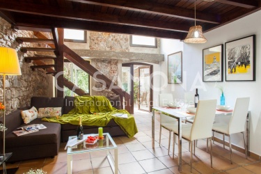 Luminoso apartamento dúplex de 2 dormitorios con una gran terraza privada Luminoso apartamento dúplex de 2 dormitorios con una gran terraza privada
