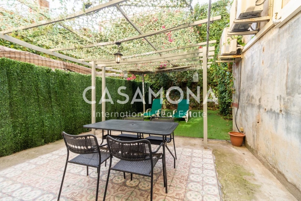 Appartement duplex lumineux de 2 chambres avec une immense terrasse privée
