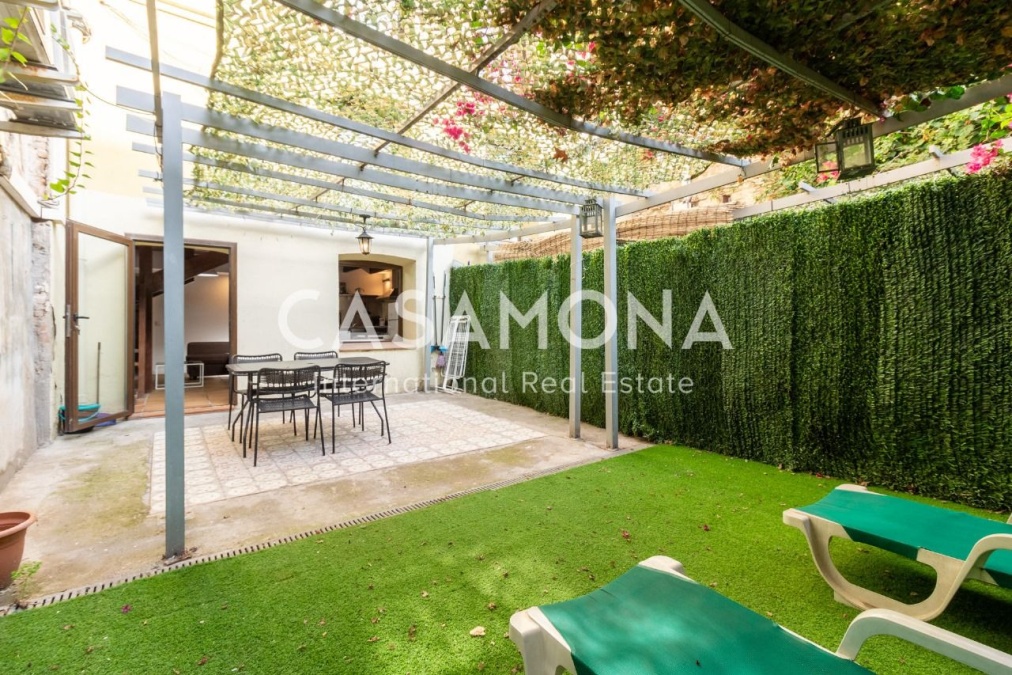 Luminoso apartamento dúplex de 2 dormitorios con una gran terraza privada Luminoso apartamento dúplex de 2 dormitorios con una gran terraza privada