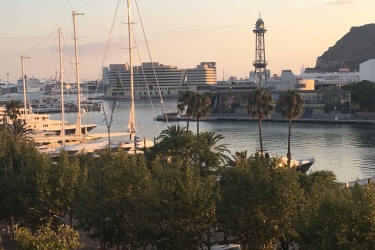 Modern Apartment in Barceloneta with Sea Views, Elevator and a Balcony