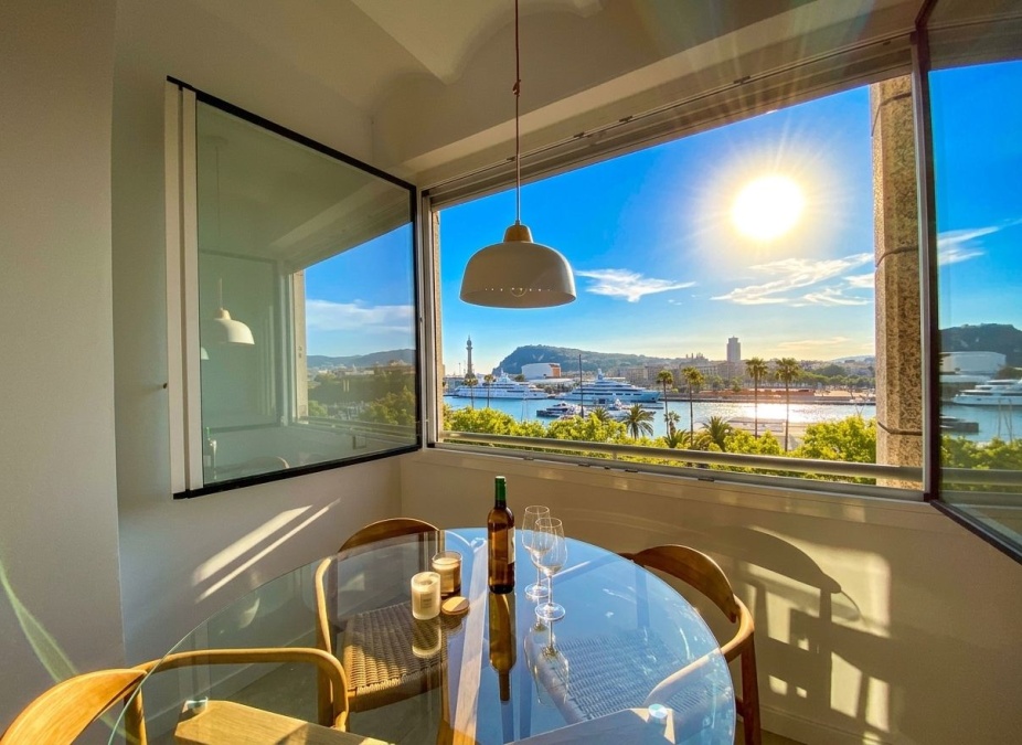Apartament de luxe, residència exclusiva a la vora del mar amb vistes panoràmiques al port - terrassa i ascensor