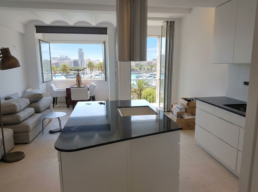 Apartament de luxe, residència exclusiva a la vora del mar amb vistes panoràmiques al port - terrassa i ascensor