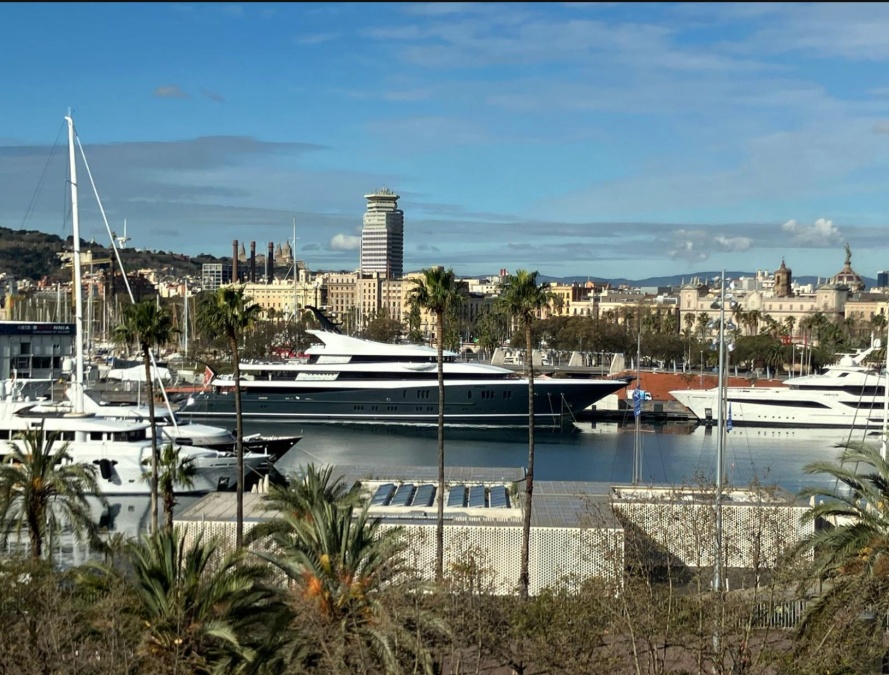 Apartament de luxe, residència exclusiva a la vora del mar amb vistes panoràmiques al port - terrassa i ascensor