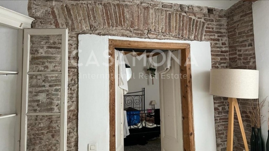 3 Bed Apartment with high Ceilings in Historic Heart of Gotico