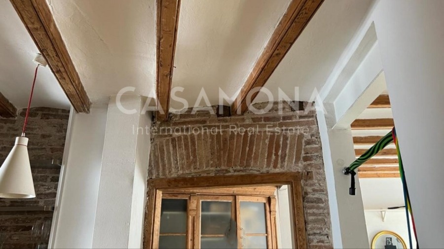 3 Bed Apartment with high Ceilings in Historic Heart of Gotico