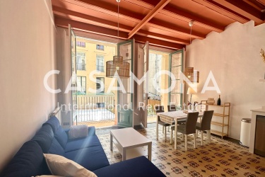 Oasis Design dans El Gòtic : Bijou de 4 Chambres avec 2 Balcons Français