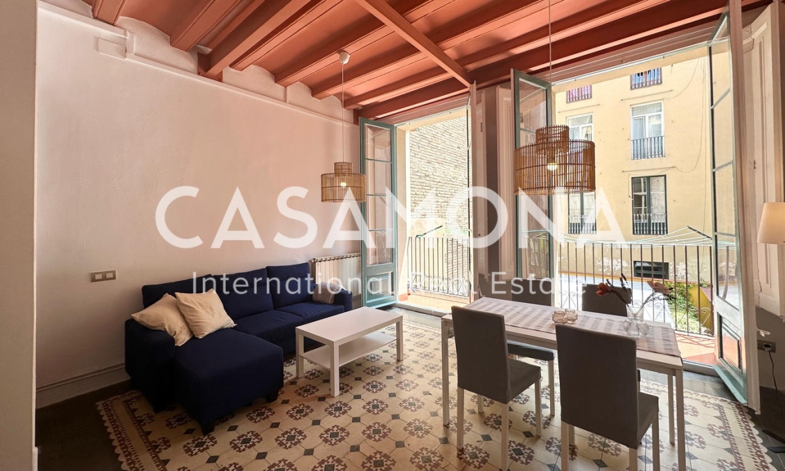 Newly Renovated and Bright Apartment in Gotico