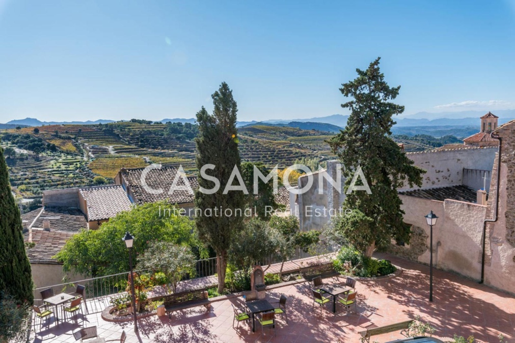 Hôtel boutique avec 10 chambres et 12 salles de bains dans la célèbre région viticole du Priorat, situé près de Tarragone