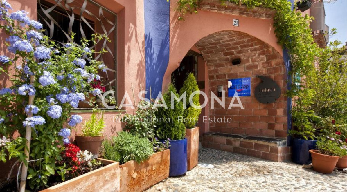 Hôtel boutique avec 10 chambres et 12 salles de bains dans la célèbre région viticole du Priorat, situé près de Tarragone