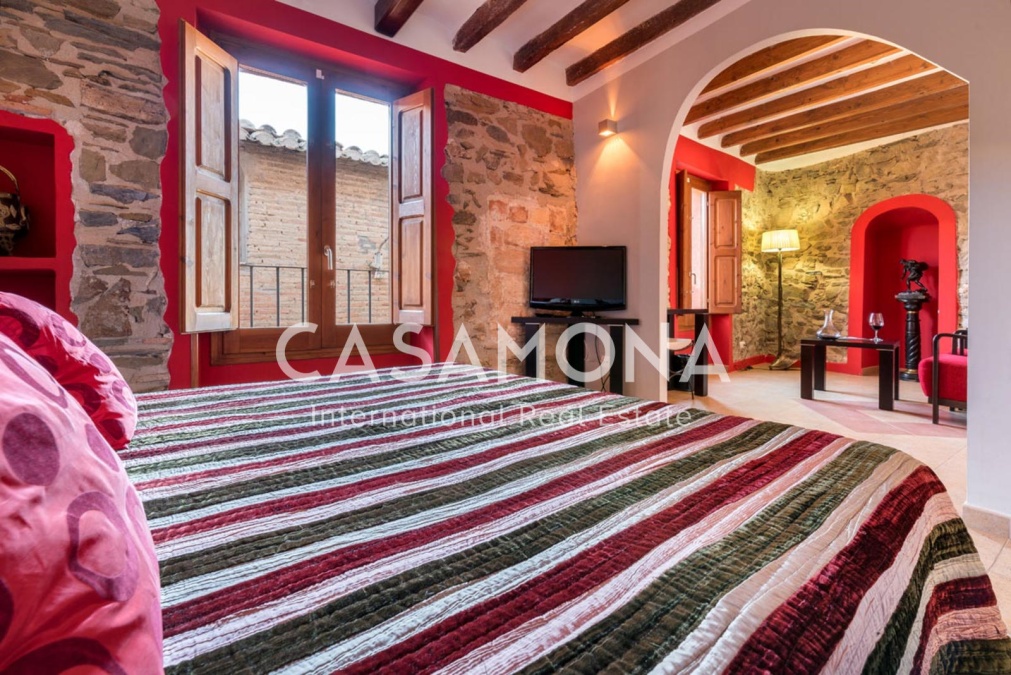 Hôtel boutique avec 10 chambres et 12 salles de bains dans la célèbre région viticole du Priorat, situé près de Tarragone