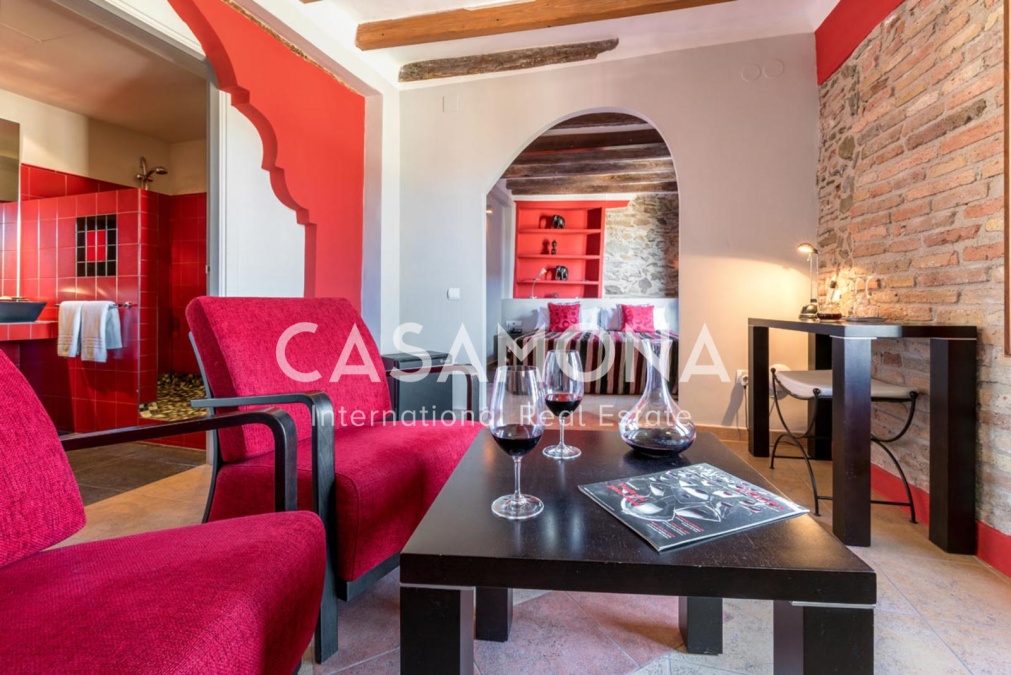 Hotel boutique con 10 habitaciones y 12 baños en la famosa zona de viñas del Priorat, ubicado cerca de Tarragona