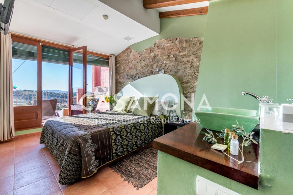 Boutique-Hotel mit 10 Zimmern und 12 Bädern im berühmten Weinbereich von Priorat, nahe Tarragona Boutique-Hotel mit 10 Zimmern und 12 Bädern im berühmten Weinbereich von Priorat, nahe Tarragona