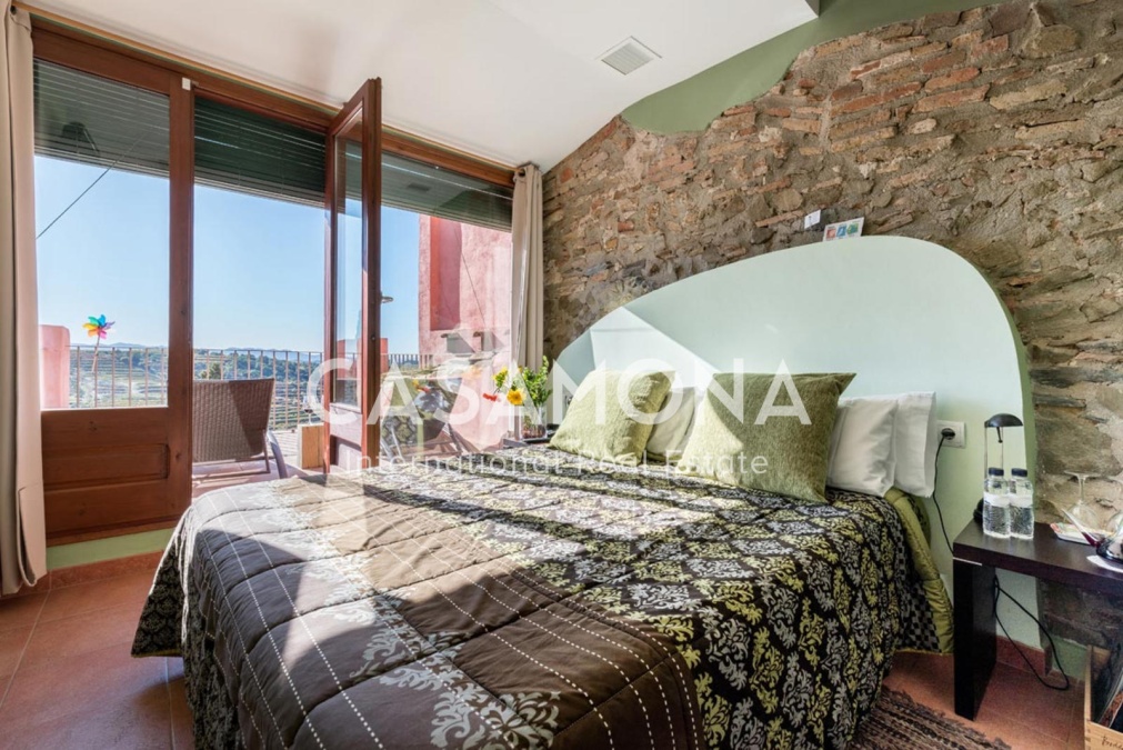 Hôtel boutique avec 10 chambres et 12 salles de bains dans la célèbre région viticole du Priorat, situé près de Tarragone