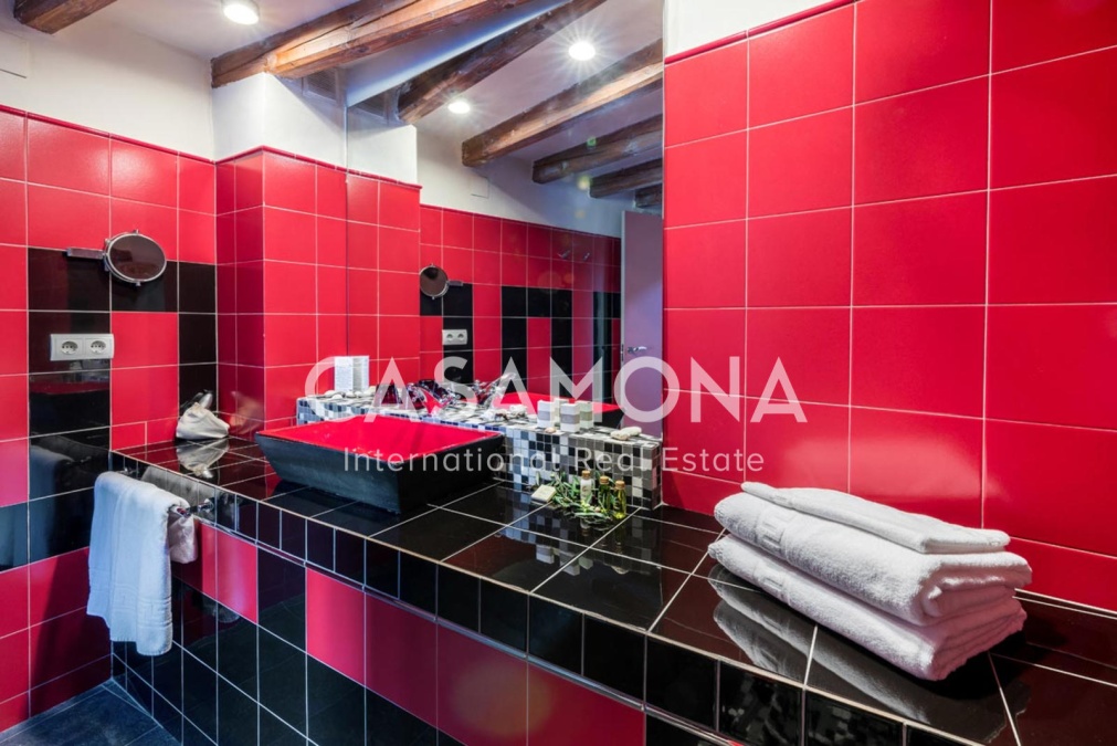 Boutique Hotel with 10 rooms and 12 bath in the Famous Vine Area of Priorat Located close to Tarragona-A Dream in the Heart of Wine Country