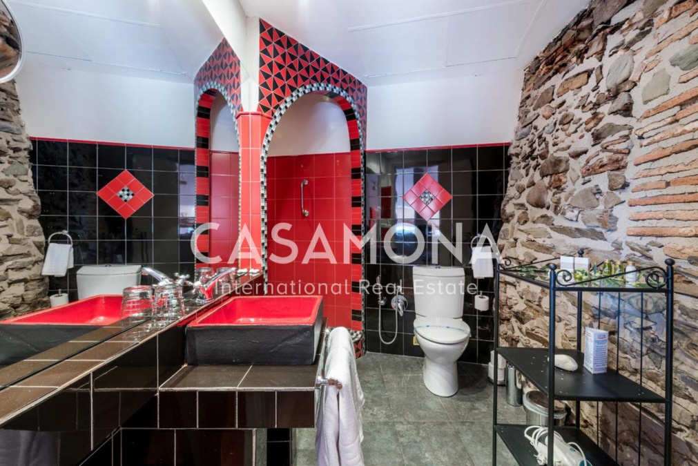 Hôtel boutique avec 10 chambres et 12 salles de bains dans la célèbre région viticole du Priorat, situé près de Tarragone