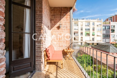 Amplio apartamento de 1 dormitorio con balcón privado en el centro del Eixample Amplio apartamento de 1 dormitorio con balcón privado en el centro del Eixample