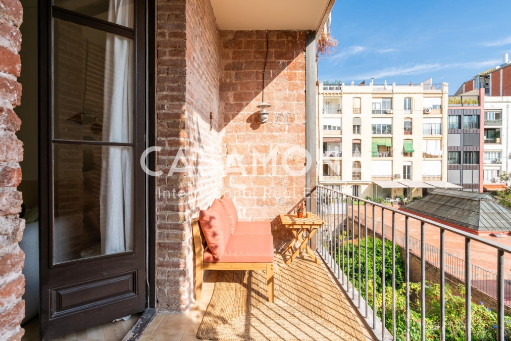 Amplio apartamento de 1 dormitorio con balcón privado en el centro del Eixample Amplio apartamento de 1 dormitorio con balcón privado en el centro del Eixample