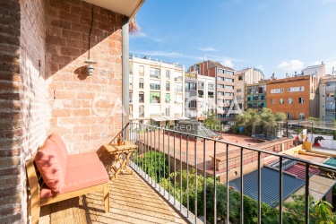 Amplio apartamento de 1 dormitorio con balcón privado en el centro del Eixample Amplio apartamento de 1 dormitorio con balcón privado en el centro del Eixample