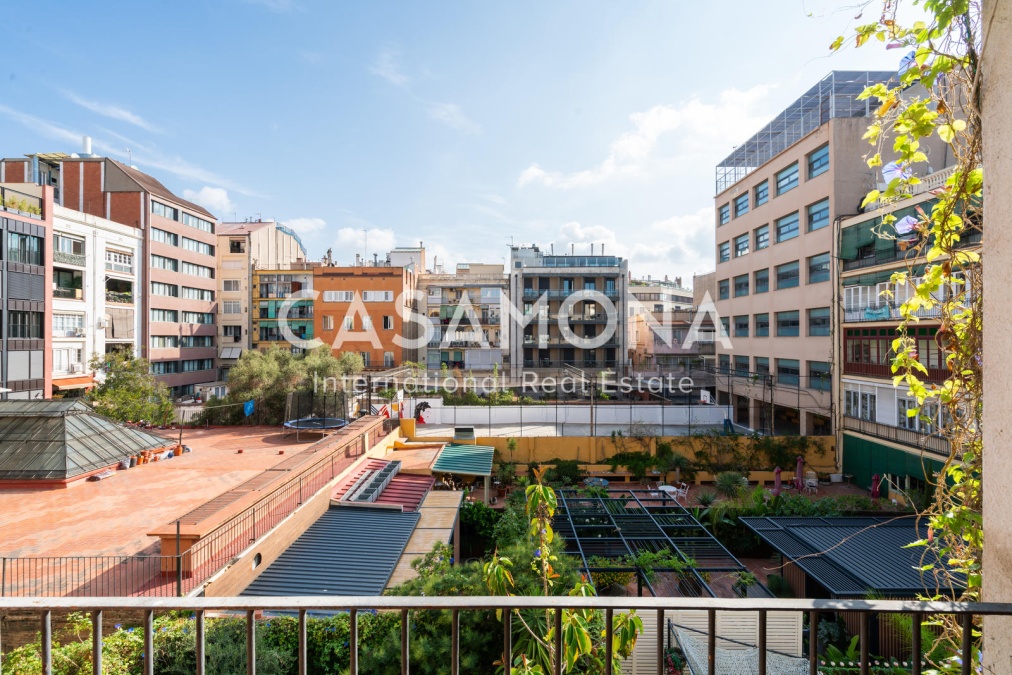 Amplio apartamento de 1 dormitorio con balcón privado en el centro del Eixample Amplio apartamento de 1 dormitorio con balcón privado en el centro del Eixample