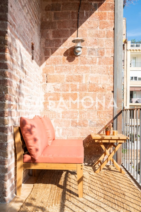 Amplio apartamento de 1 dormitorio con balcón privado en el centro del Eixample Amplio apartamento de 1 dormitorio con balcón privado en el centro del Eixample