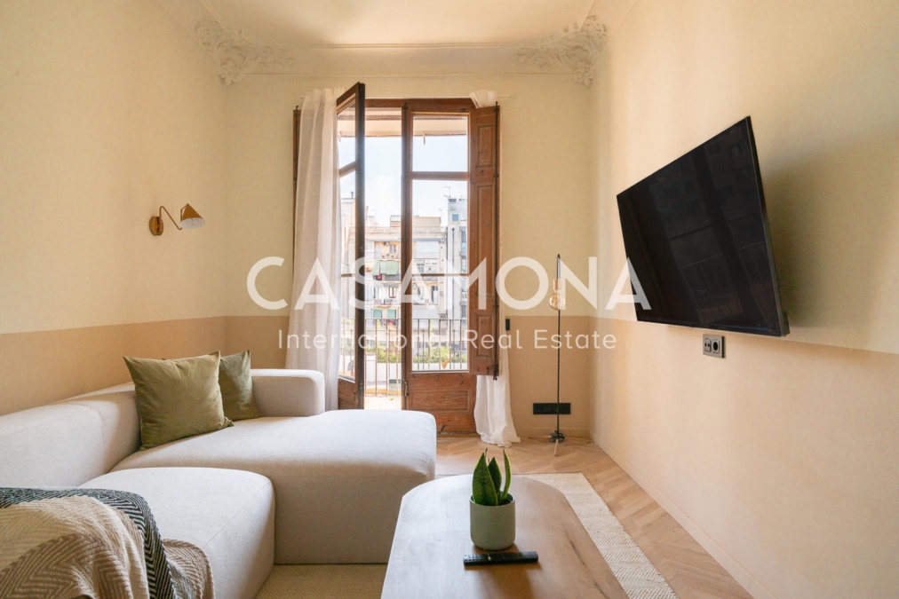 Amplio apartamento de 1 dormitorio con balcón privado en el centro del Eixample Amplio apartamento de 1 dormitorio con balcón privado en el centro del Eixample