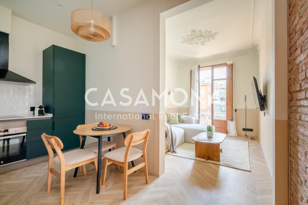 Amplio apartamento de 1 dormitorio con balcón privado en el centro del Eixample Amplio apartamento de 1 dormitorio con balcón privado en el centro del Eixample