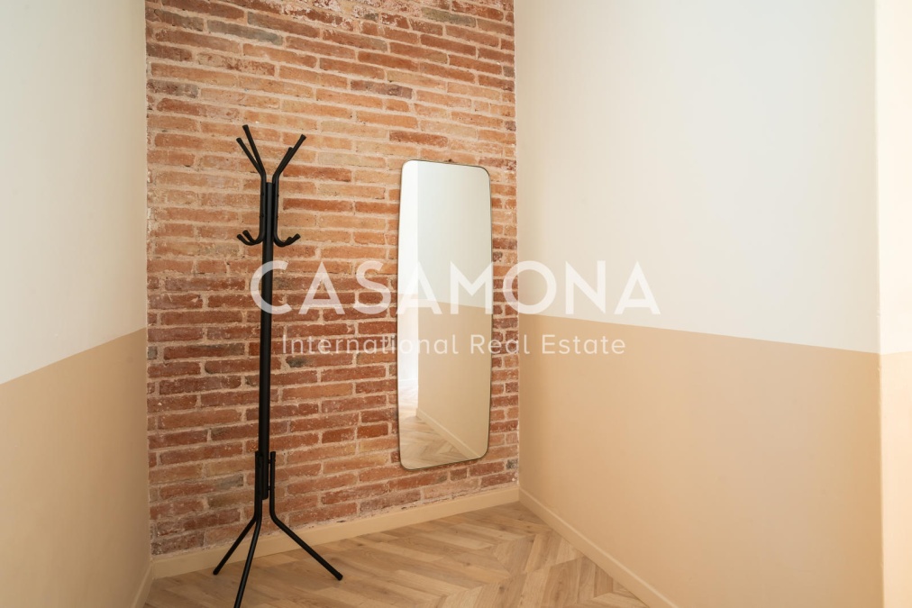 Amplio apartamento de 1 dormitorio con balcón privado en el centro del Eixample Amplio apartamento de 1 dormitorio con balcón privado en el centro del Eixample