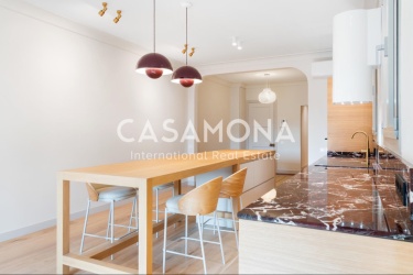 Appartement spacieux de 5 chambres récemment rénové avec balcon près de Francesc Macia