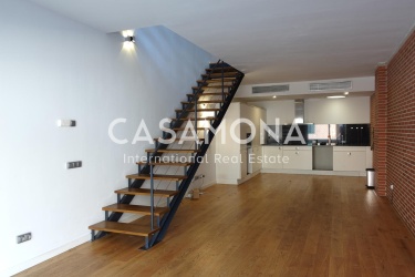 Spacious Triplex in a Gated Community in Poble Nou