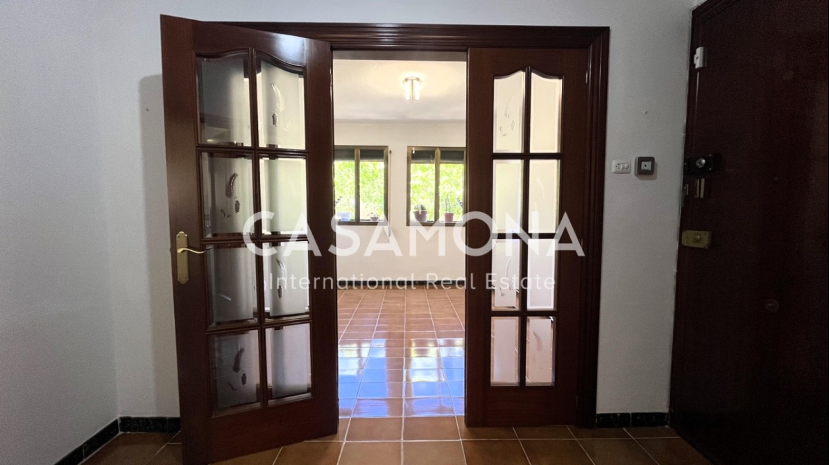 Apartament de 3 Dormitoris a Reformar amb Ascensor just al costat de la Platja