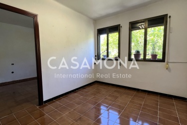 Apartamento de 3 dormitorios para renovar con ascensor justo al lado de la playa