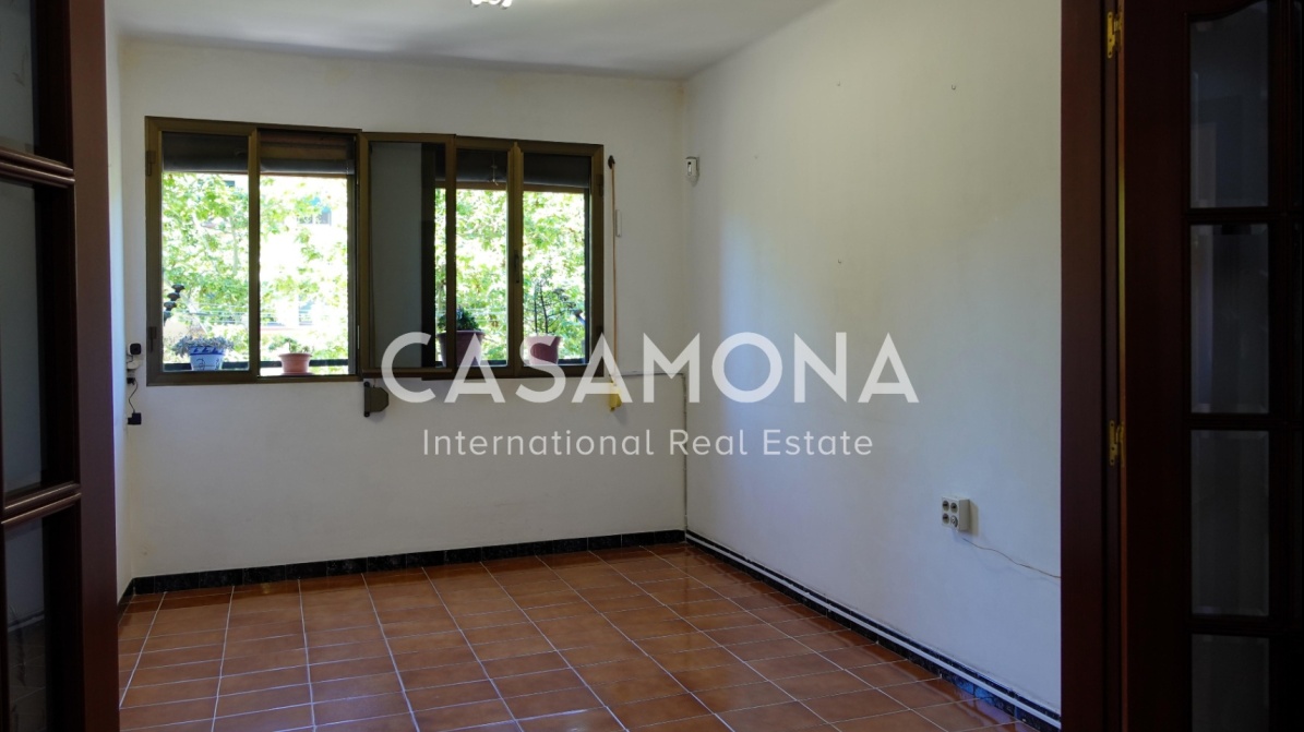 Apartament de 3 Dormitoris a Reformar amb Ascensor just al costat de la Platja