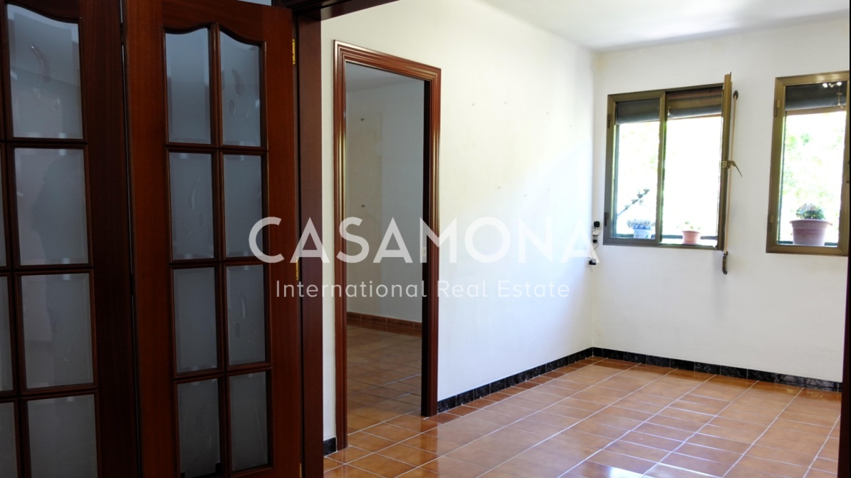 Apartament de 3 Dormitoris a Reformar amb Ascensor just al costat de la Platja