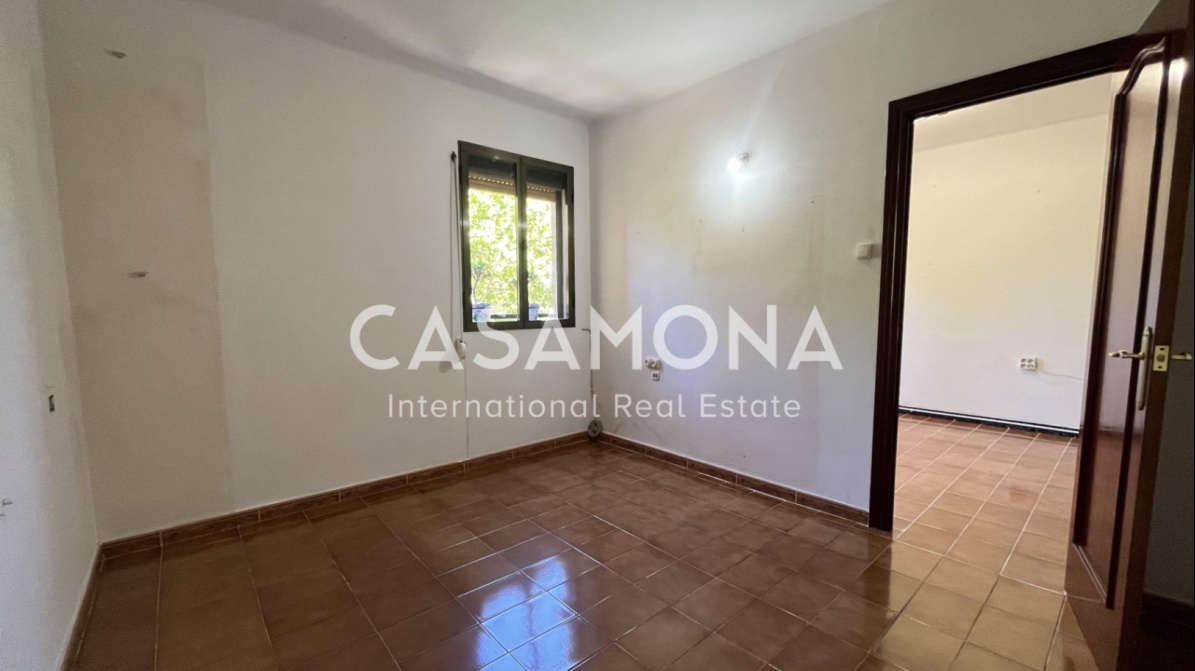 Apartament de 3 Dormitoris a Reformar amb Ascensor just al costat de la Platja