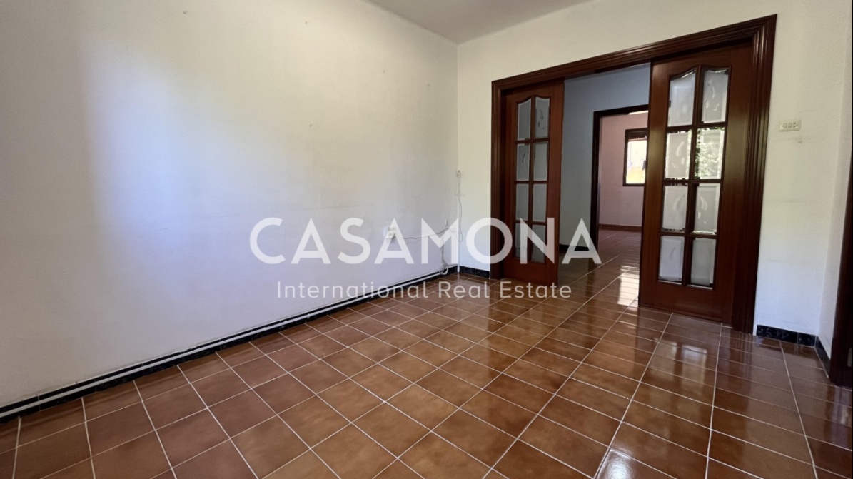 Apartament de 3 Dormitoris a Reformar amb Ascensor just al costat de la Platja