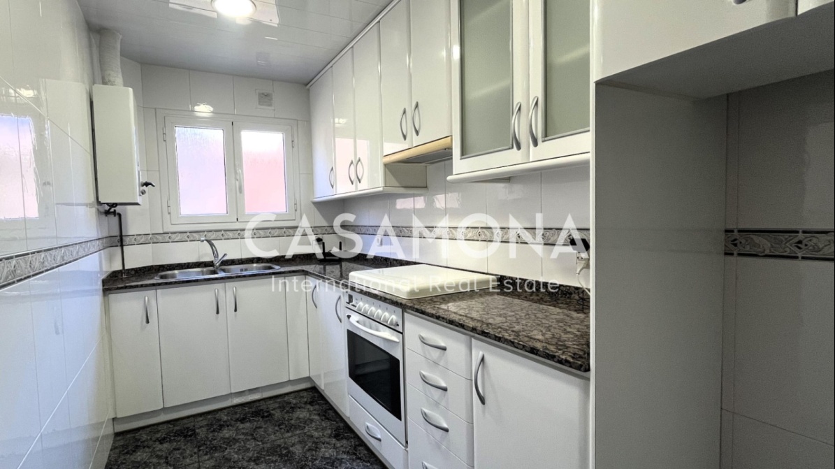 Apartament de 3 Dormitoris a Reformar amb Ascensor just al costat de la Platja